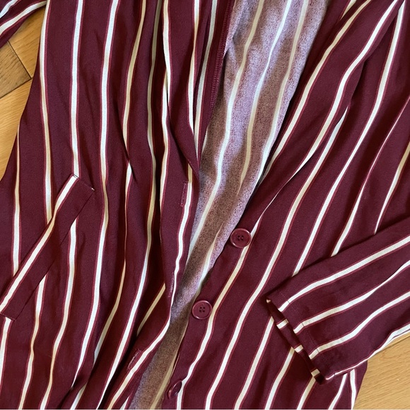 Like New Reformation Burgundy Striped Blazer Jacket Sz 2 - Picture 3 of 4